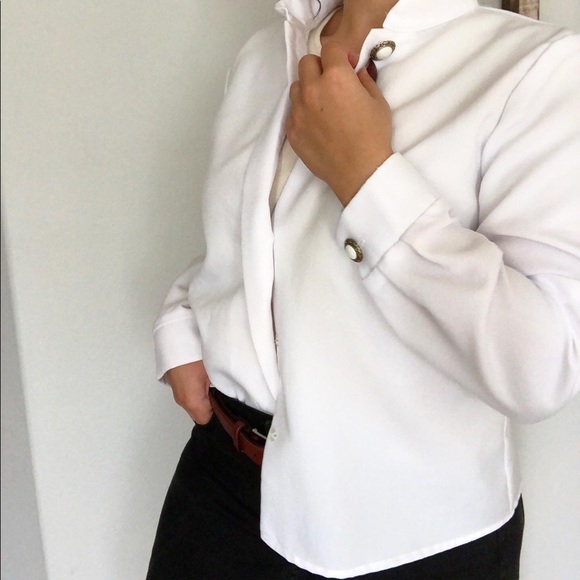 Vintage button up with detailed buttons - Picture 2 of 2